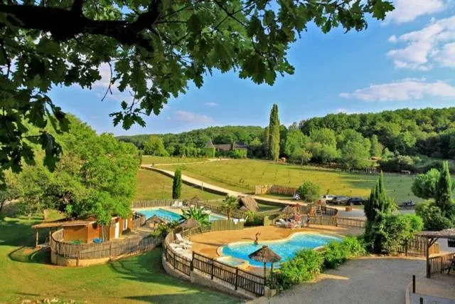 Hébergement insolite en Dordogne - Image 1