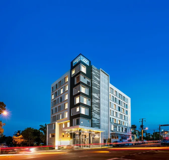 Woodroffe Hotel - Image 1
