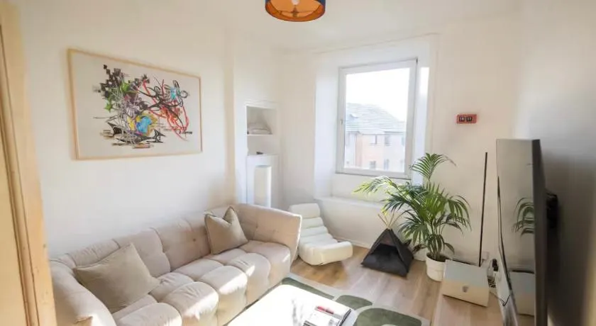 Stylish & Cozy Edinburgh 1 Bed Apartment - Image 1