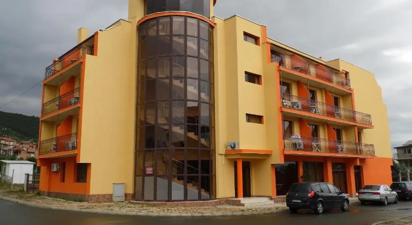 Hotel Amigos - Image 1