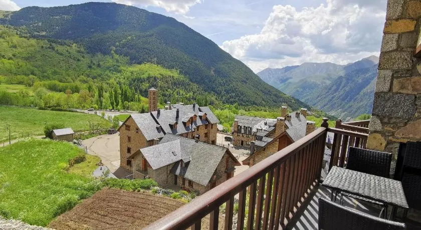 Dúplex con terraza y vistas panorámicas en Taüll - Image 1