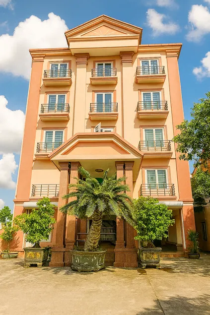 Hoài Thu Hotels - Image 1