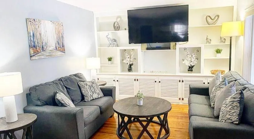 Adorable&Cozy Suburban Home Mins from Dwtn/Airport - Image 1