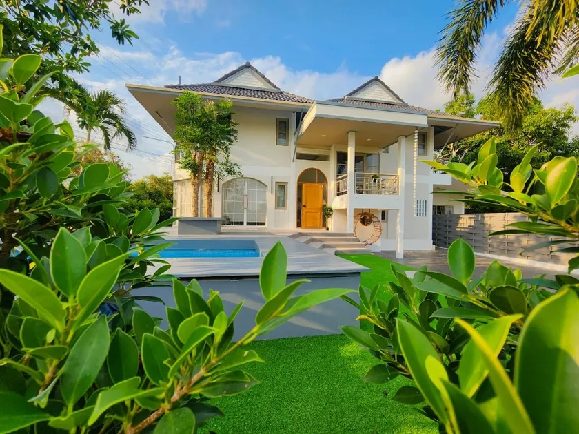SOVA Vcay Pool Villa - Image 1