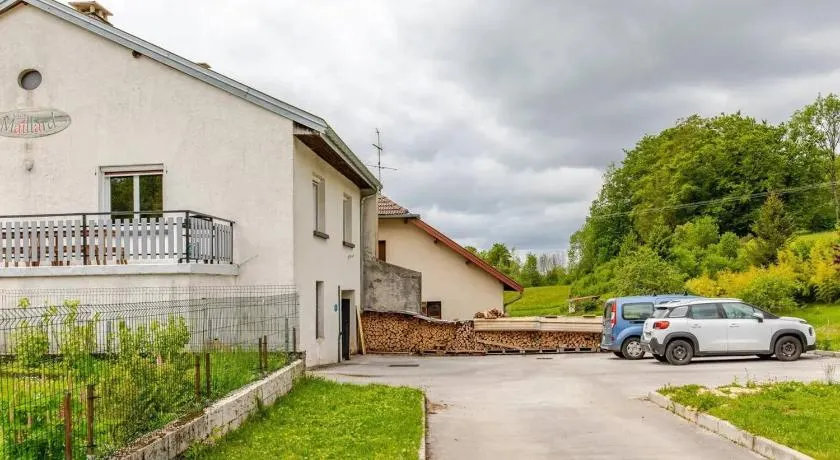 Maison conviviale avec cheminée à Hauts-de-Bienne - Image 1