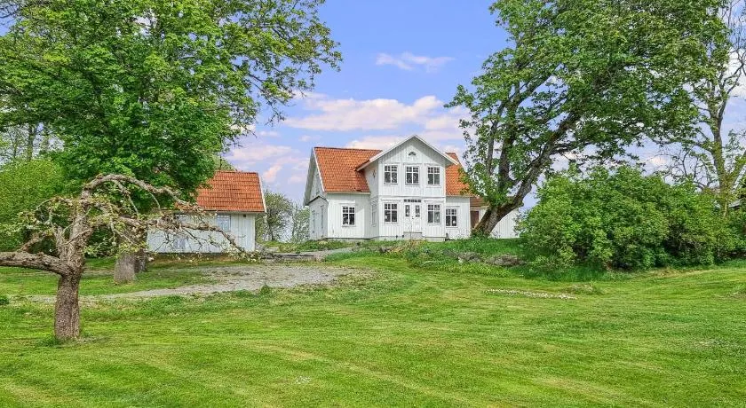 4 Bedroom Cozy Home In Flo - Image 1