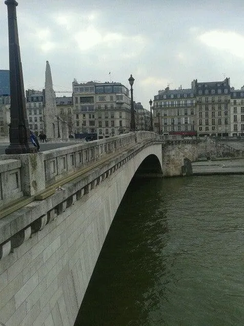 2 Separated Bedrooms near Notre Dame - Image 1