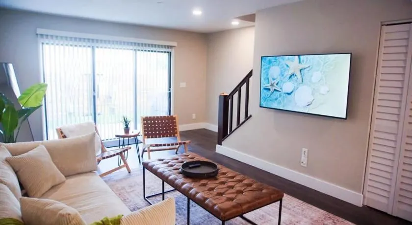 Boho Townhouse near USF - Image 1