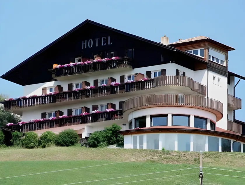 Panoramahotel Obkircher - Image 1
