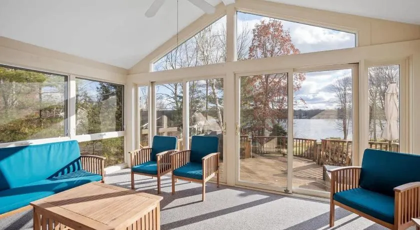 Halfmoon Lake 3BR Home w Game Room Deck Dock - Image 1