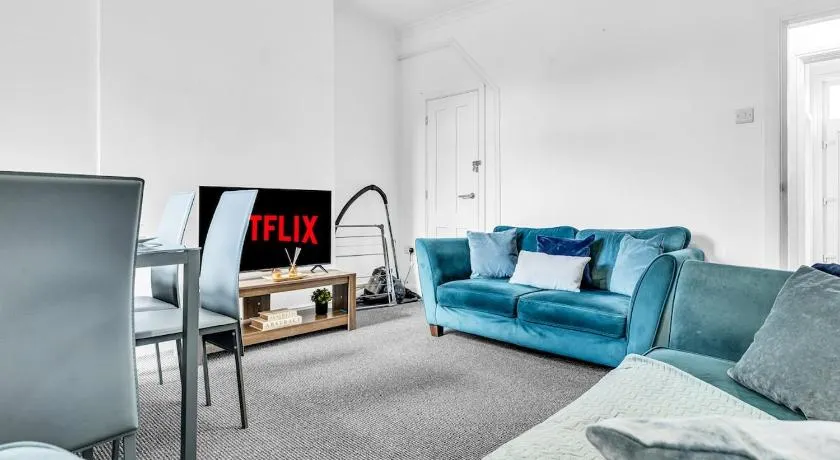 6 Bed Contractor Long term Stay Central Parking - Image 1