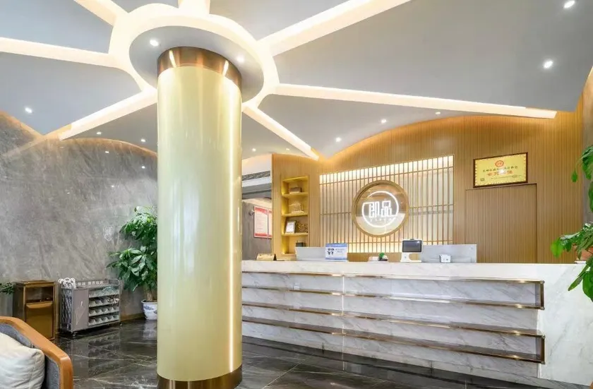 Instant Luxury Hotel - Image 1