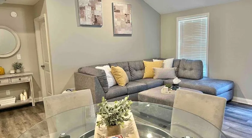 Modern 2bd 2ba - Near I75, No Steps, Free Wifi - Image 1
