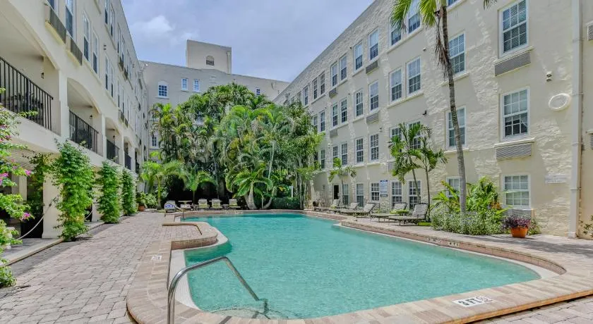 Rare Garden Studio | Pool Deck Access + Beach - Image 1