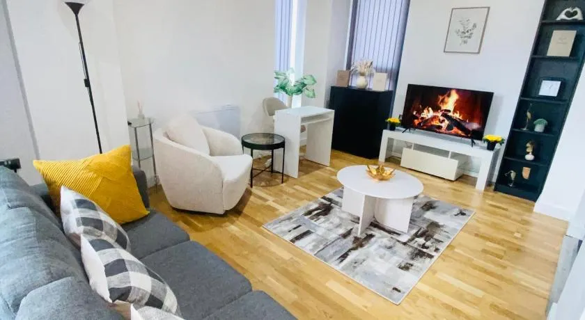 2 Bedroom Flat Deansgate Manchester - Image 1