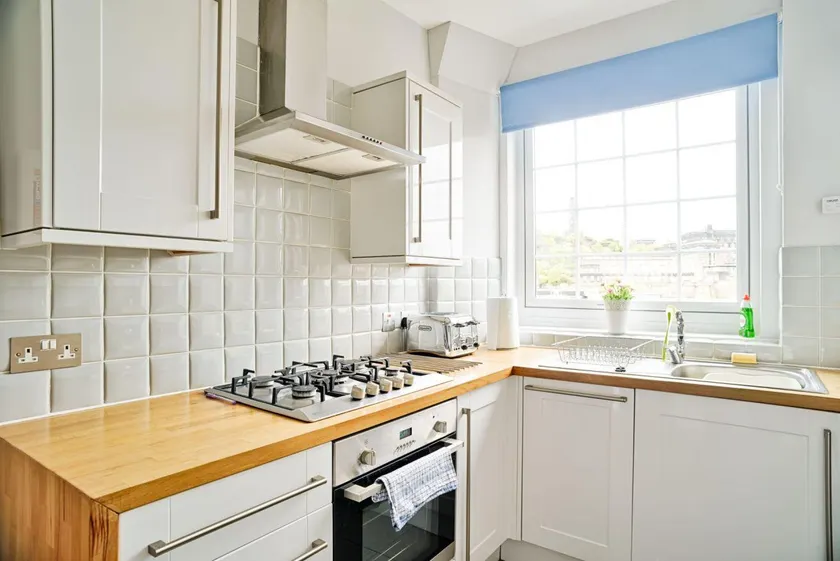 Bright Royal Mile Apartment - Image 1