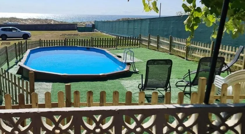 Casa Lobadiz, en primera línea de playa, Doniños - Image 1
