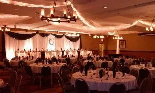 Holiday Inn Hotel & Suites Owatonna - Image 1