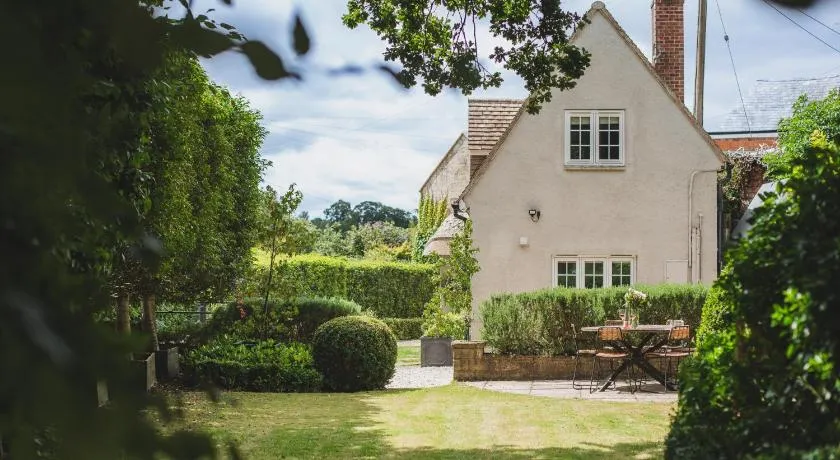 Thatch Cottage - Image 1