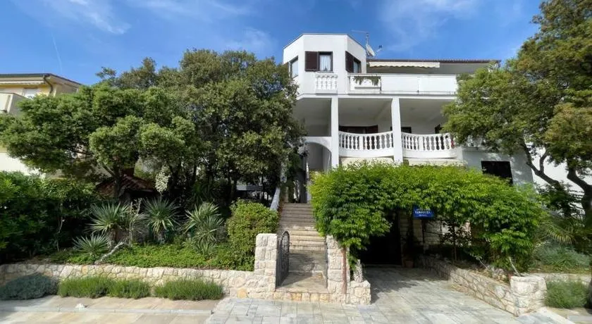 Apartment w/ spacious terrace - Image 1