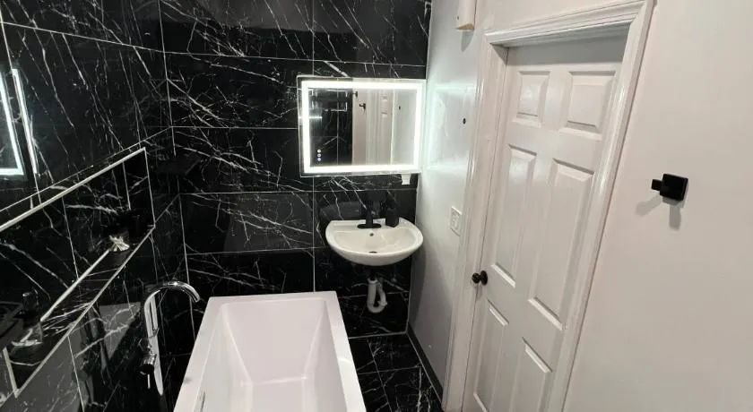 Stylish 1-Bedroom Private Suite - Miami - Image 1