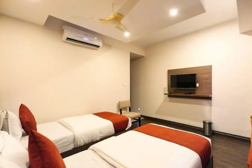 Hotel Orange inn Manapakkam - Image 1