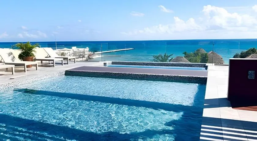 1 block from beach 2BR pool ocean view - Image 1