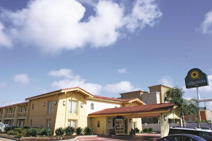 La Quinta Inn by Wyndham Clute Lake Jackson - Image 1