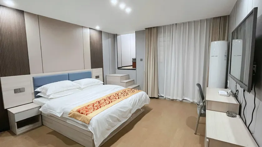 Changrong Business Hotel - Image 1