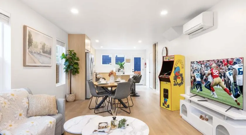 2025 Modern 2BR Home Near Sea-Tac & Boeing - Image 1