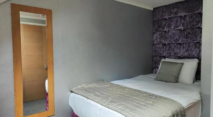 Hotel 24-7 Express - Image 1