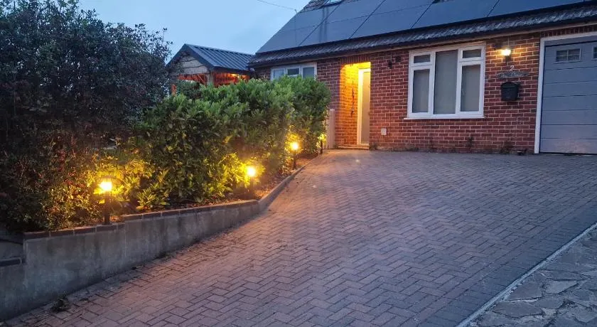 Family-Friendly Bungalow near Salisbury - Image 1