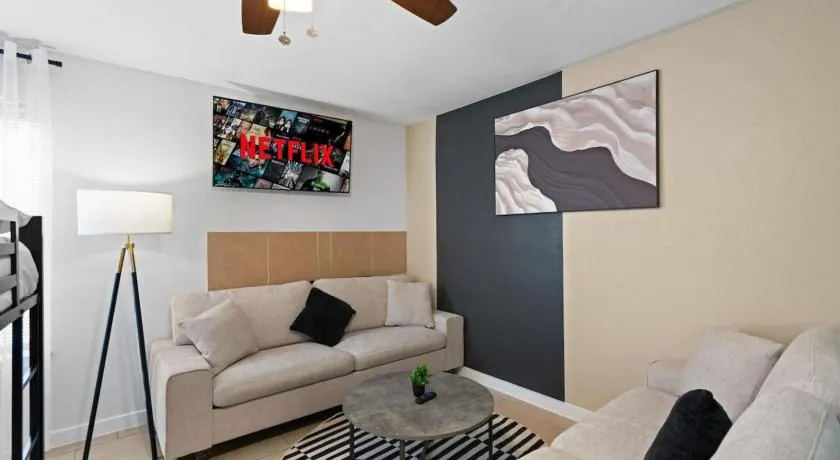 Cozy Luxury Retreat - Modern - Image 1