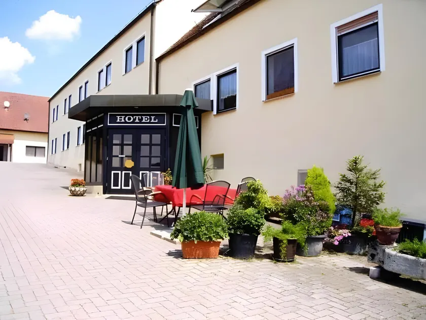Hotel & Reitsportzentrum Kreuth - Image 1