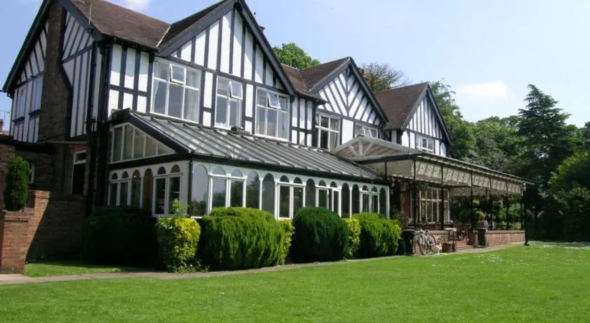 The oaklands hotel - Image 1