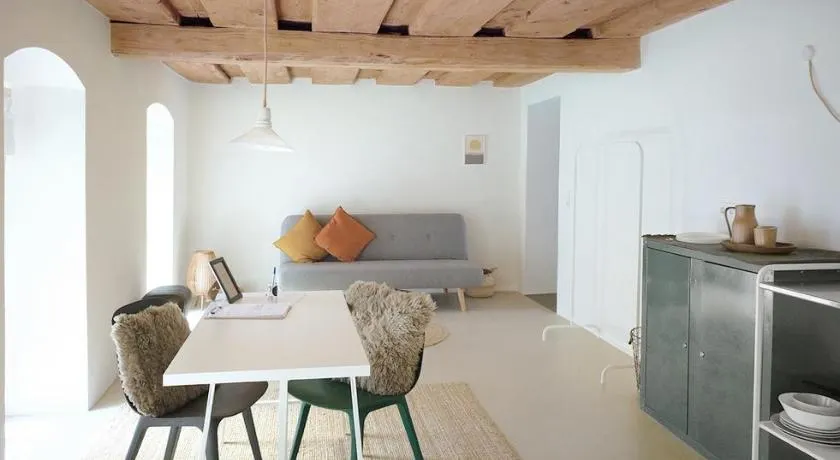 HERZIGE WOHNUNG IN ALTEM GEMÄUER - Image 1