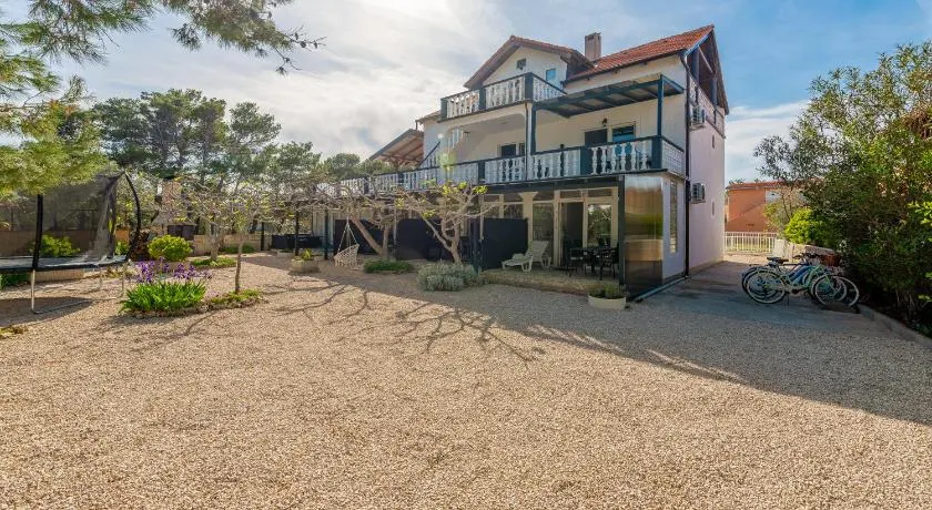 Apartments Villa Agape Vir - Image 1