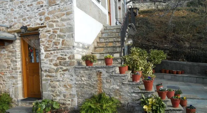 Sarafis Guesthouse - Image 1