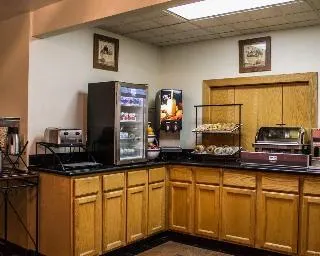 Econo Lodge - Image 1