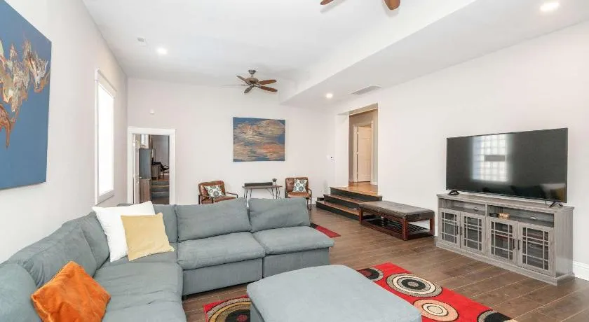Historic 4BR, 3 Kings, Sleeps 10 - Image 1