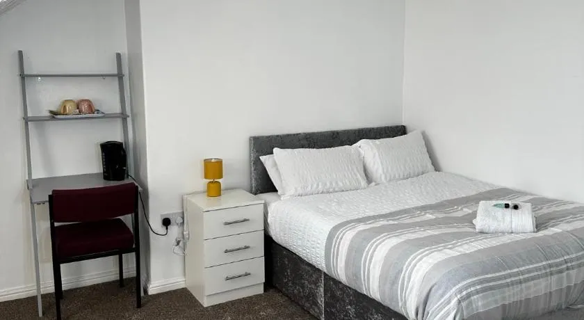 Le Crescent Rooms, Room Stays - Image 1