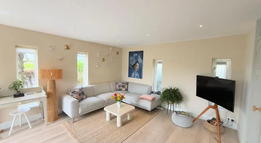 Tulipa Near Beach & Dunes with Free Parking - Image 1