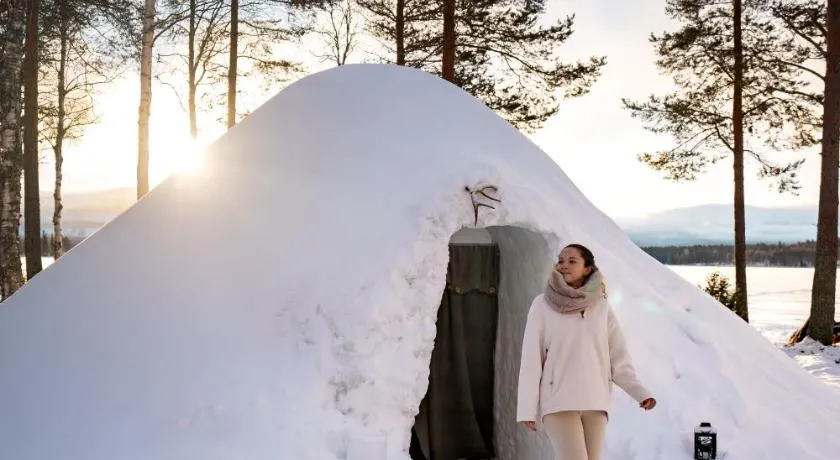 Lucky Ranch Snow Igloos - Image 1