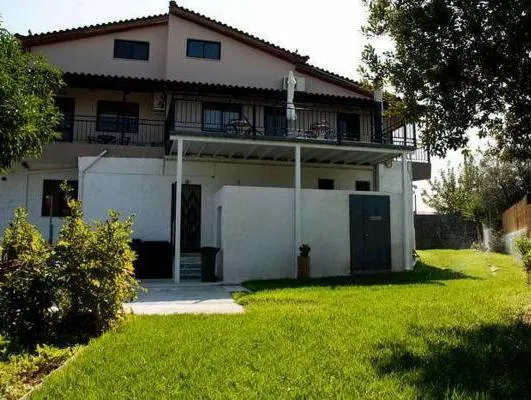 Jo Marinis Rooms - Image 1