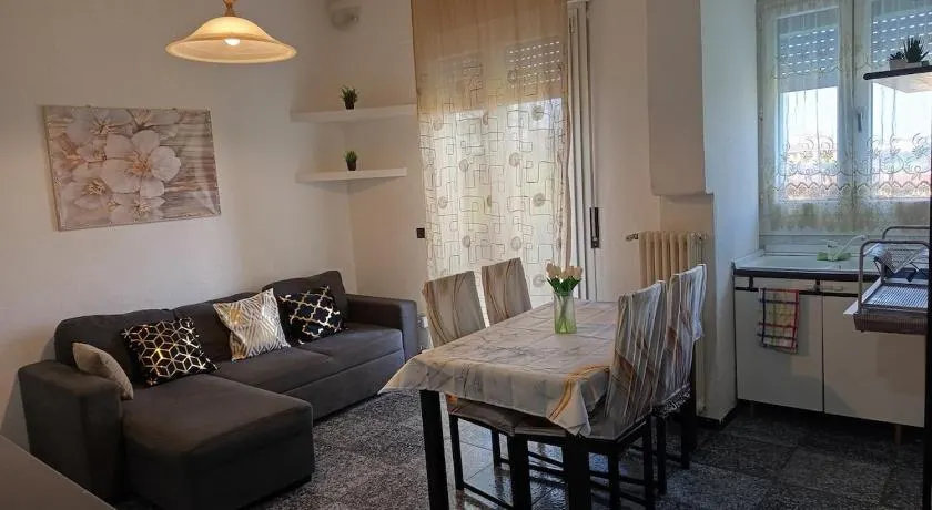 Ivy house - Image 1
