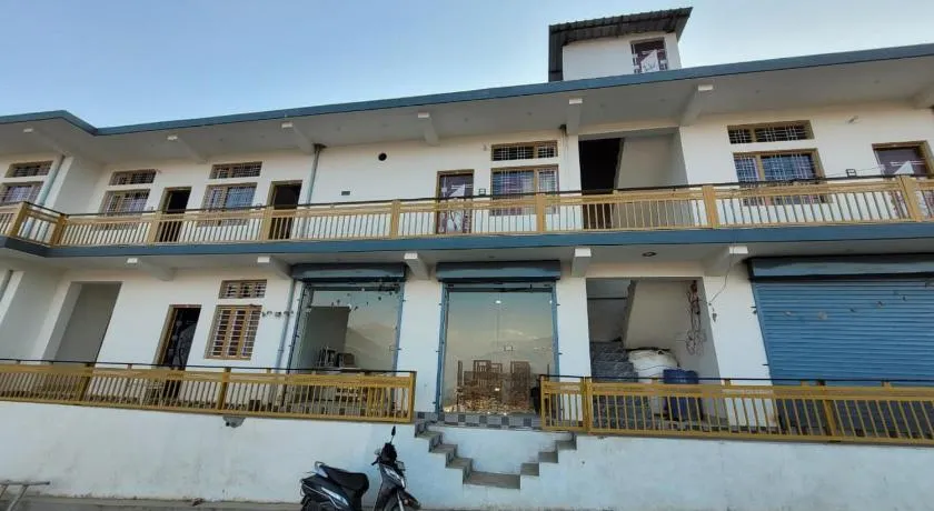 Hotel Himalayan Peak - Image 1