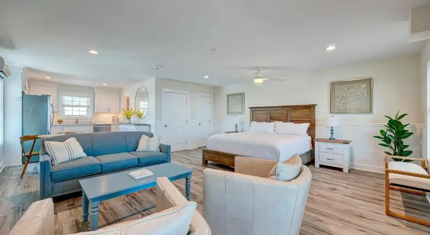 2008 King Suite, 2nd Floor Serenity - Image 1
