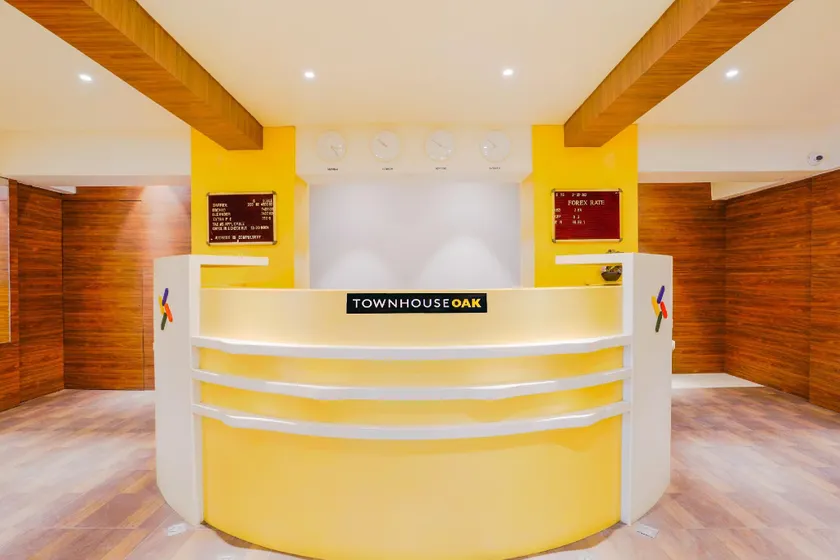 Townhouse OAK Hotel Devanshi Inn - Image 1
