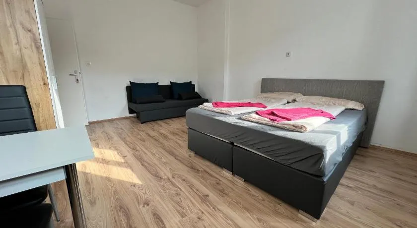 Spacious Vienna 4BR Stay for Friends & Families - Image 1