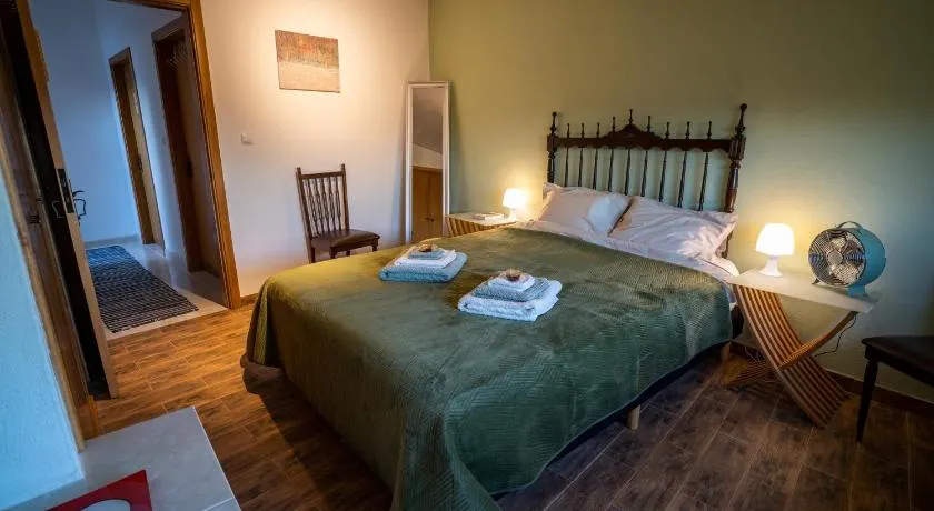 Raposeira Bed & Breakfast - Image 1